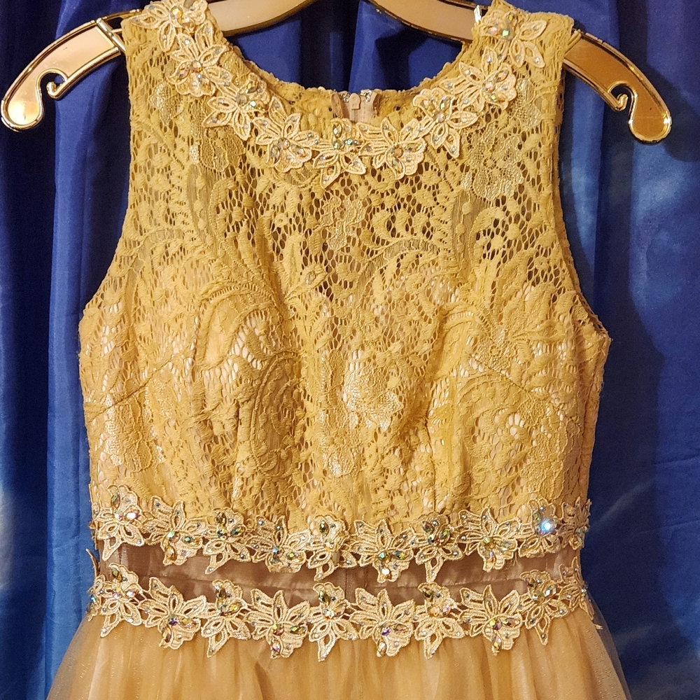 Formal dress color light gold with lace top/ designer Cindy USA, size XS - Picture 3 of 16